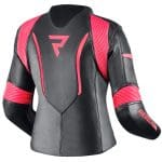 coate si spate? Click pe acest link pentru a vedea un review super util al acesteia!       https://www.youtube.com/watch?v=KUS-ZglrCEY      Rebelhorn Rebel Lady este o geaca moto de dama din piele ideala pentru mersul in oras sau la circuit.   